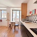 Out Alfama 2d Apartment
